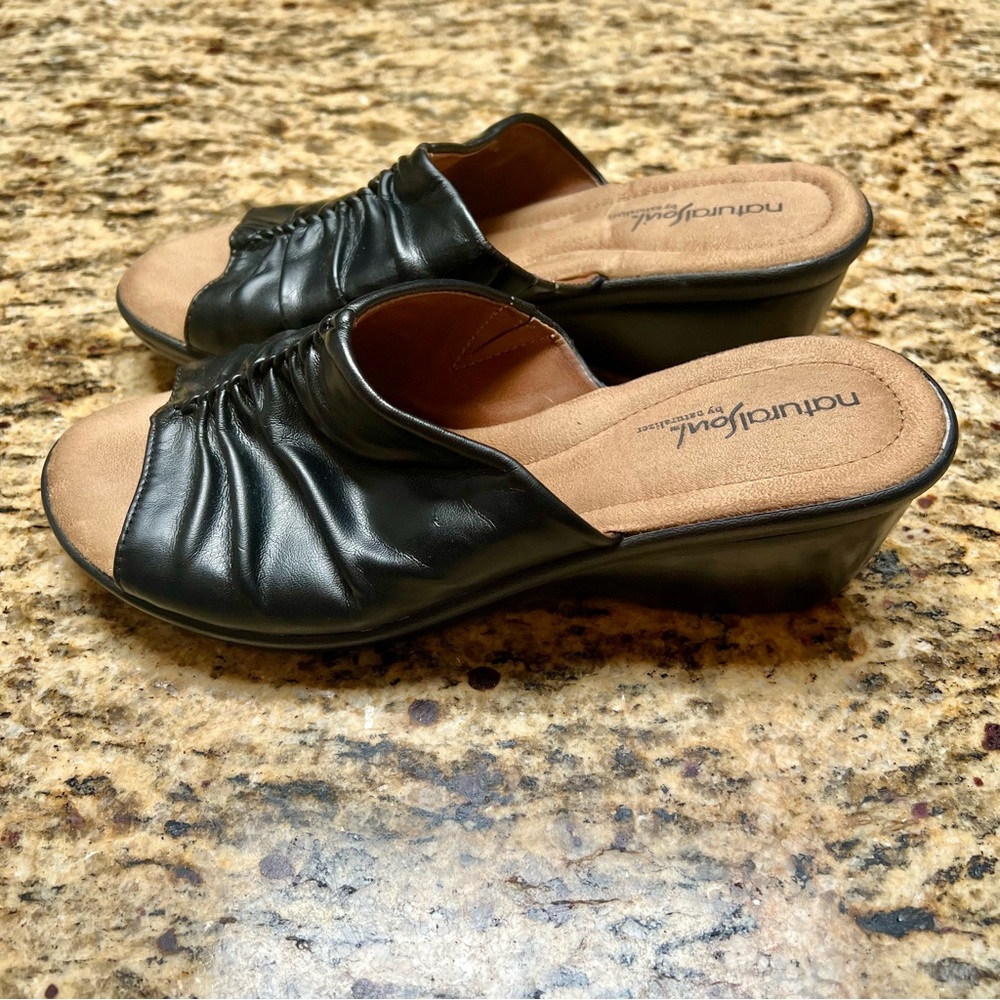 Natural Soul by Naturalizer Black Ruched Open Toe Wedge Sandals VTG Leather